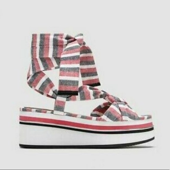 💫SOLD💫ZARA Red Striped Fabric Laced Platform Sandals - Picture 3 of 4